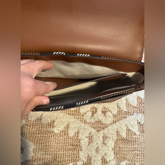 Great condition preloved burberry crossbody bag - Picture 7 of 12